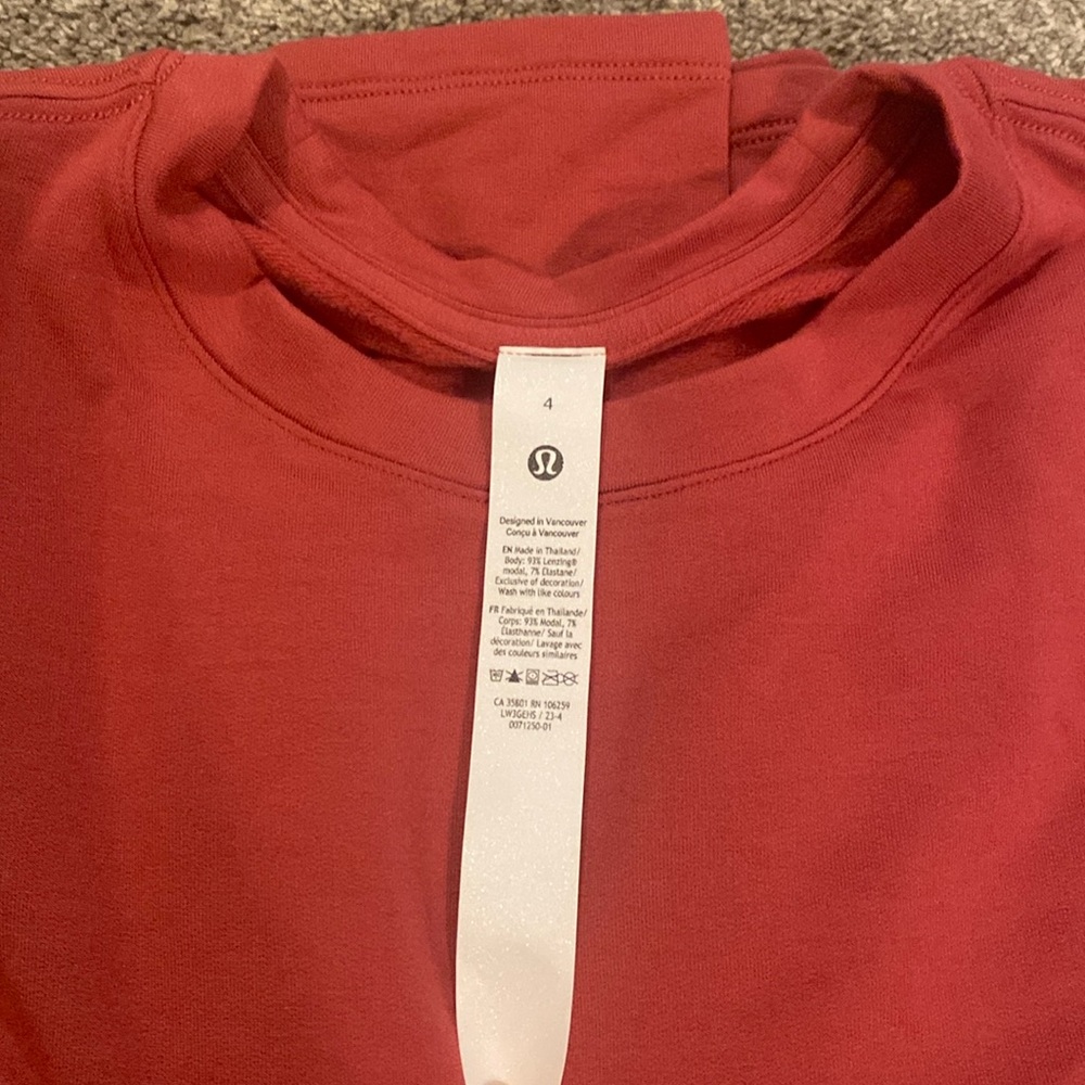 Lululemon coral size 4 long sleeve